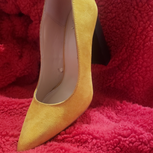 Heels - Picture 2 of 2